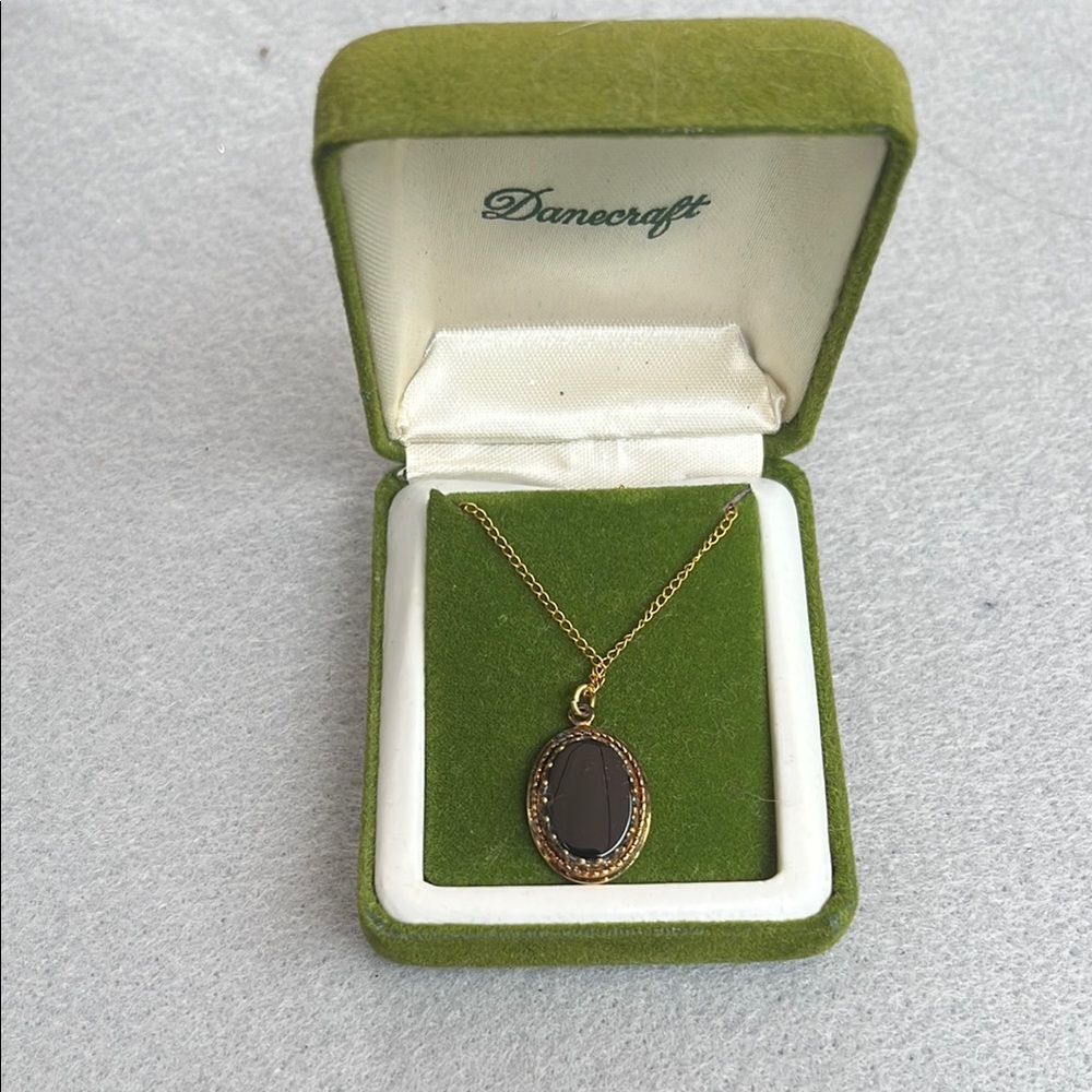 Craft Gold and Black Oval Pendant Necklace